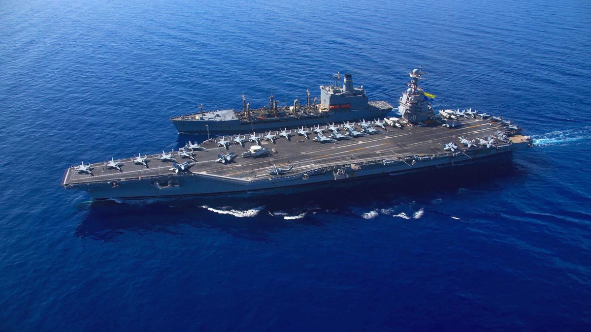 USS Gerald R. Ford i USNS Laramie