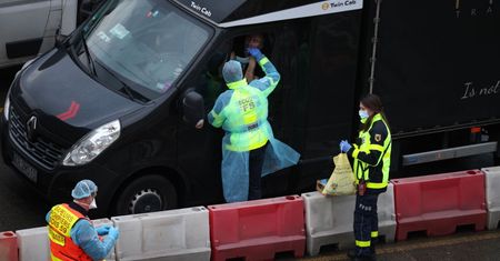 Wielka Brytania. Do "uwięzionych" kierowców z Polski dociera kolejna pomoc