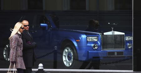 Rosjanie omijają sankcje. Tak importują luksusowe samochody z Europy