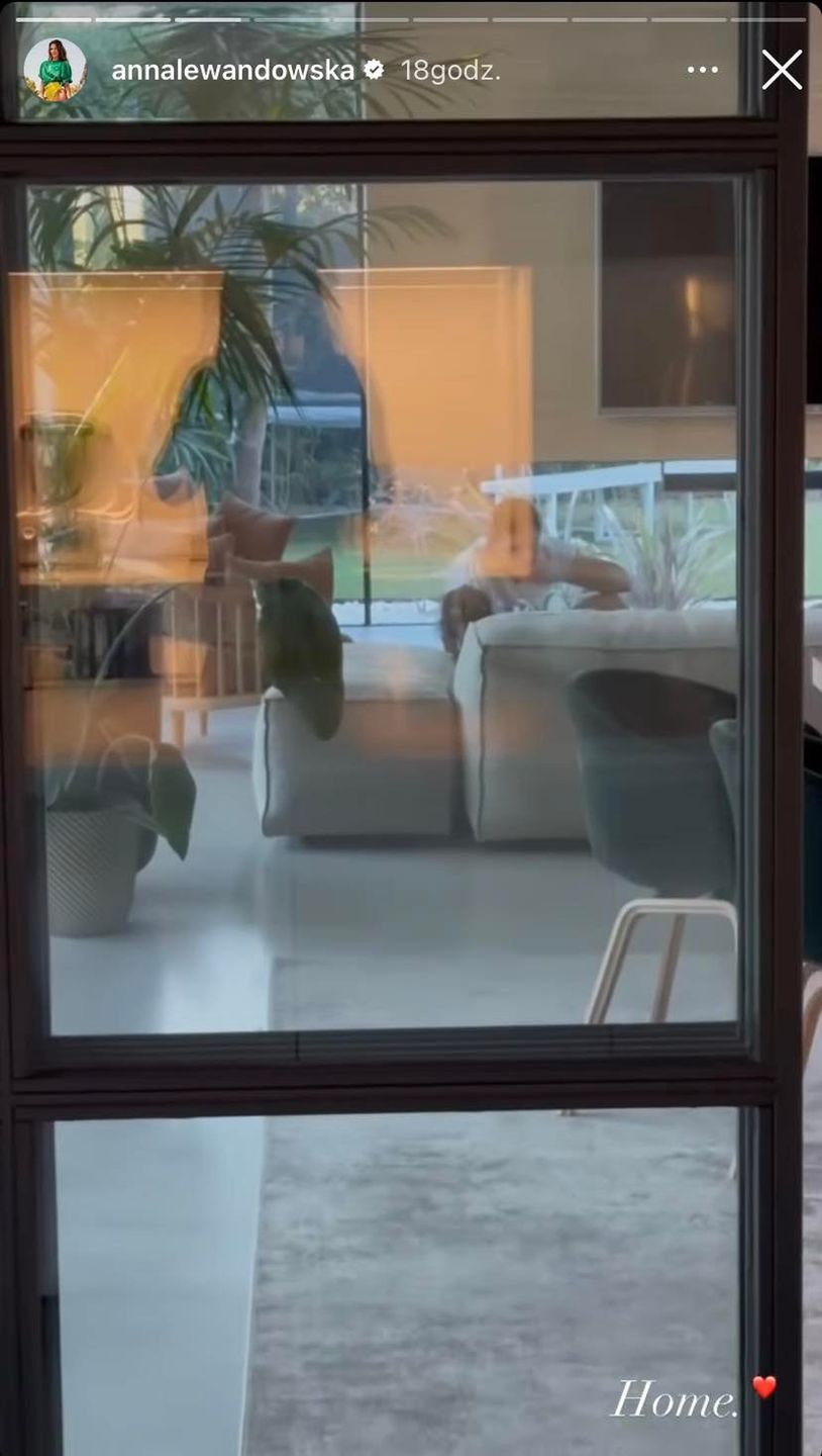 Anna Lewandowska chwali się hiszpańskim salonem i dokumentuje, jak Robert Lewandowski bawi się z dziećmi 