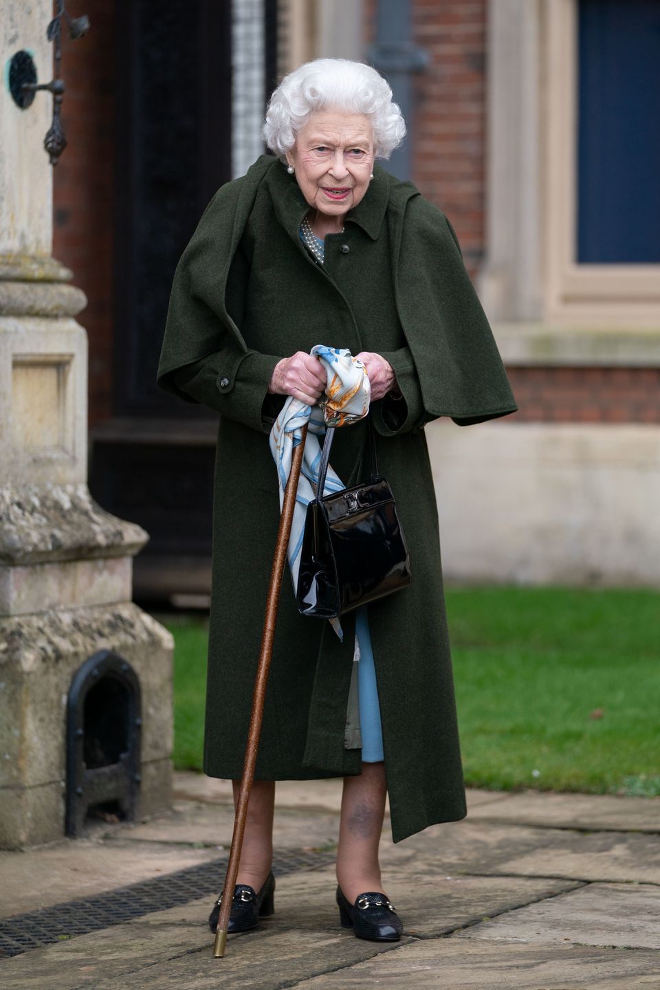 Królowa Elżbieta zakażona koronawirusem. Jak się czuje monarchini? 