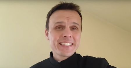 Jaki prezent na komunię? Ksiądz z osiedla wskazał jasno