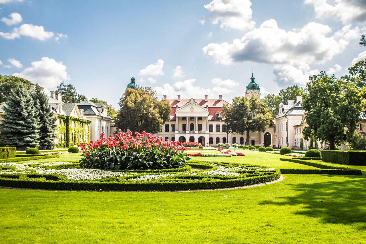 Muzeum Zamoyskich w Kozłówce. Pałac pełen przepychu i inne atrakcje