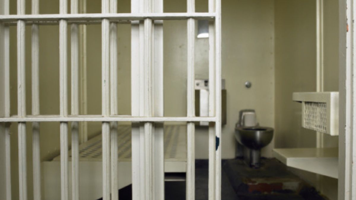 Osadzono ich w areszcie dla nieletnich. Nastolatkowie znaleźli sposób, aby z niego zbiec (zdjęcie ilustracyjne) 