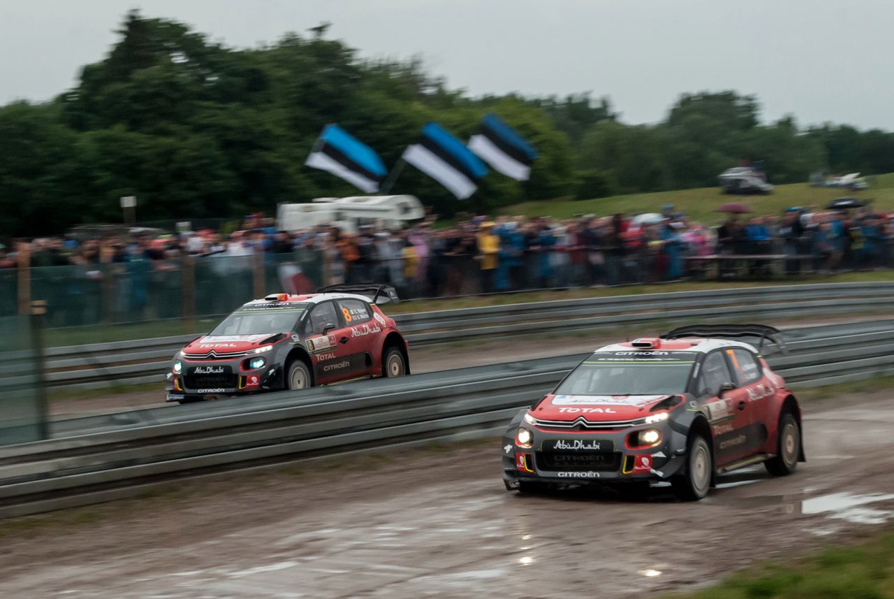 Walka dwóch Citroenów C3 WRC na Super OS Mikołajki Arena