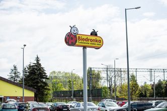 Zakaz handlu. Biedronki otwarte w niedzielę? Pracownicy kombinują, jak tylko mogą