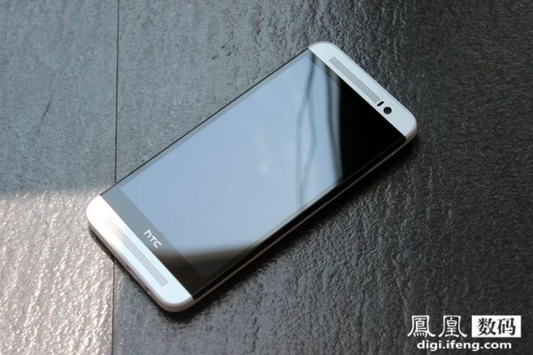 W skrócie: LG G Watch z czterema rdzeniami, HTC One (E8) na zdjęciach i 100 zł zwrotu po zakupie Nokii X 11