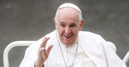 Drżą o zdrowie papieża Franciszka. "Jest ukochaną osobą"