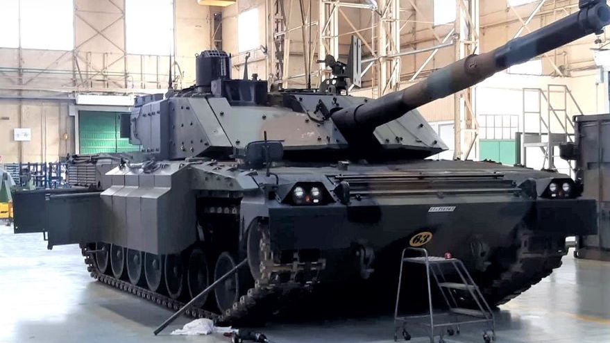 Prezentacja prototypu zmodernizowanego czołgu C1 Ariete.