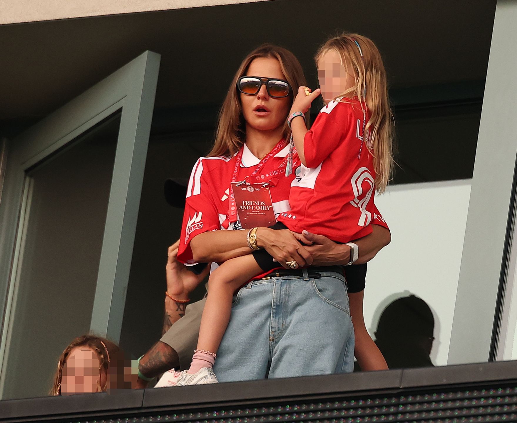 Anna Lewandowska z córkami kibicują Robertowi