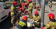 Warszawa: Samochód wjechał w pieszych na przejściu. Są ranni