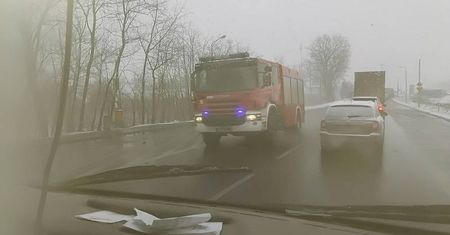 Zderzenie trzech aut w Żyrzynie. Utrudnienia na trasie Lublin – Warszawa
