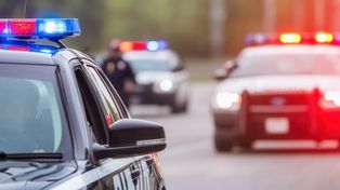 Młodzi odwiedzili policjantów w Zduńskiej Woli. Rozmawiali o bezpiecznym wypoczynku