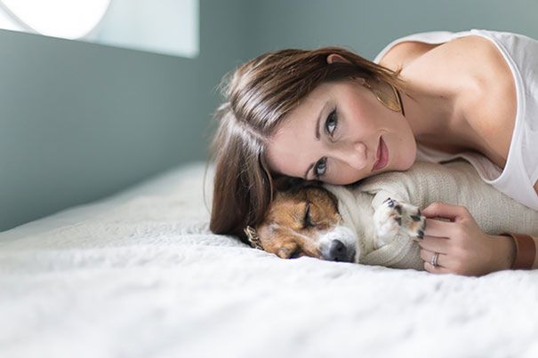 Sesja rodzinna z terierem w roli noworodka. Po co i dlaczego powstała? 3