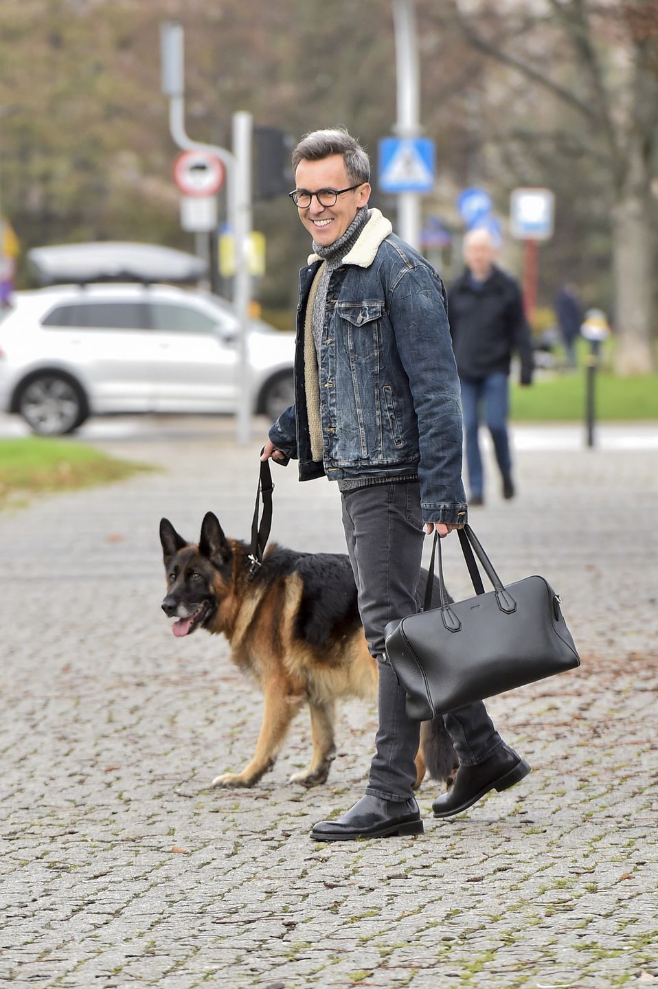 Maciej Kurzajewski z psem Bono