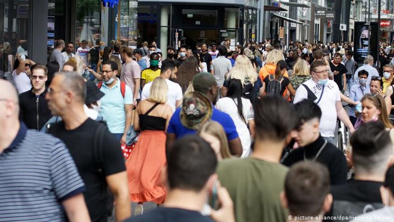 Koronawirus. Druga fala pandemii. "Nie stać nas na ponowny lockdown"