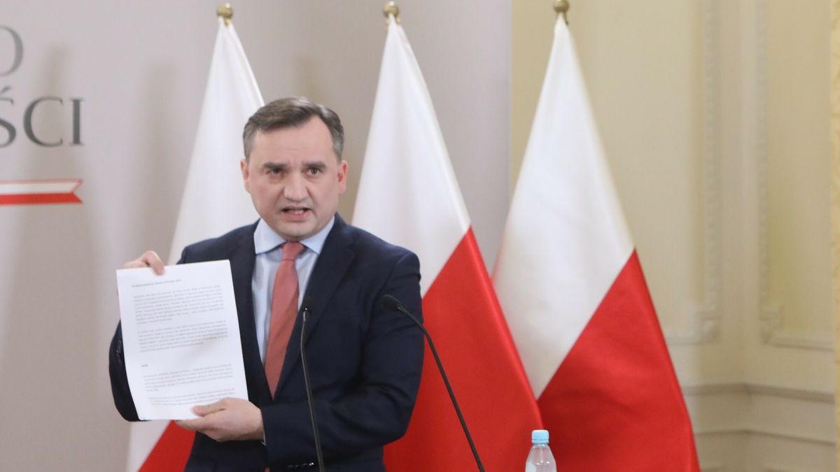 Stanowisko ministra sprawiedliwo?ci ws. wniosku Komisji Europejskiej22.12.2021 Warszawa Konferencja ministra sprawiedliwosci Zbigniewa Ziobry nt stanowiska w sprawie wniosku Komisji Europejskiej   Fot Tomasz Jastrzebowski/REPORTERn/z: Zbigniew ZiobroTomasz Jastrzebowski/REPORTER