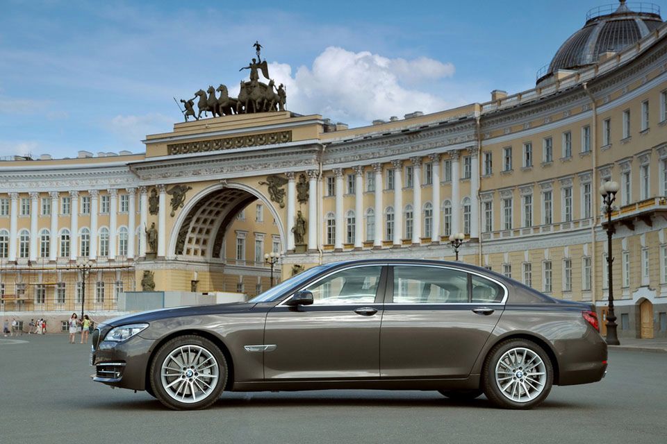 BMW serii 7 na rok 2013 - megagaleria niemieckiego okrętu flagowego 74