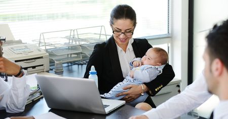 Co ułatwi ci powrót do pracy po urodzeniu dziecka?