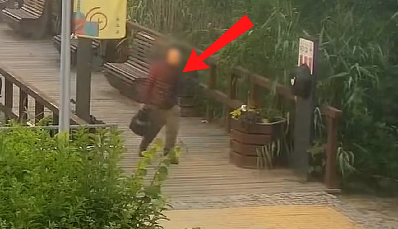 Skandal tuż przy plaży. Został przyłapany. Teraz wszyscy zobaczą
