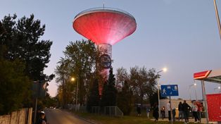 "Grzyb" w Tarnobrzegu iluminowany. Premierowe podświetlenie wieży ciśnień