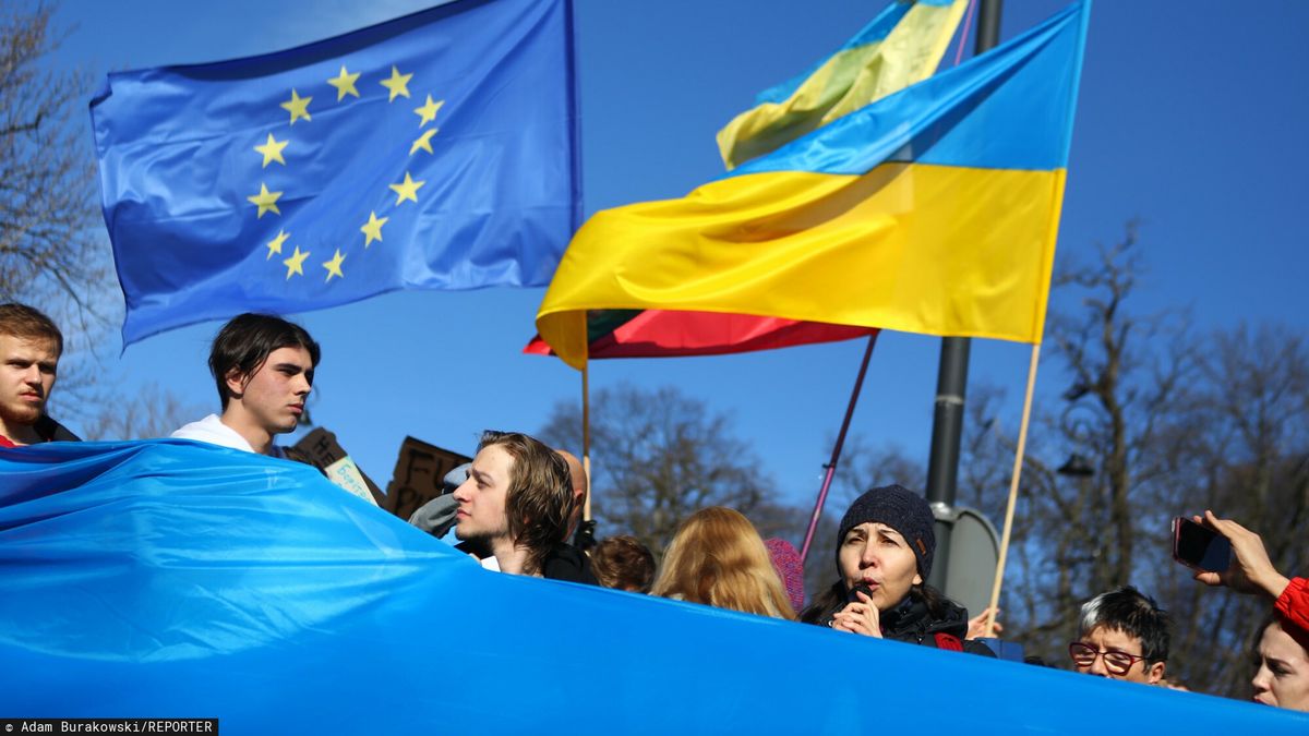 Protesty w Polsce przeciwko atakowi Rosji na Ukrainę. Wielu protestujących wzywało do odcięcia Rosji od systemu SWIFT