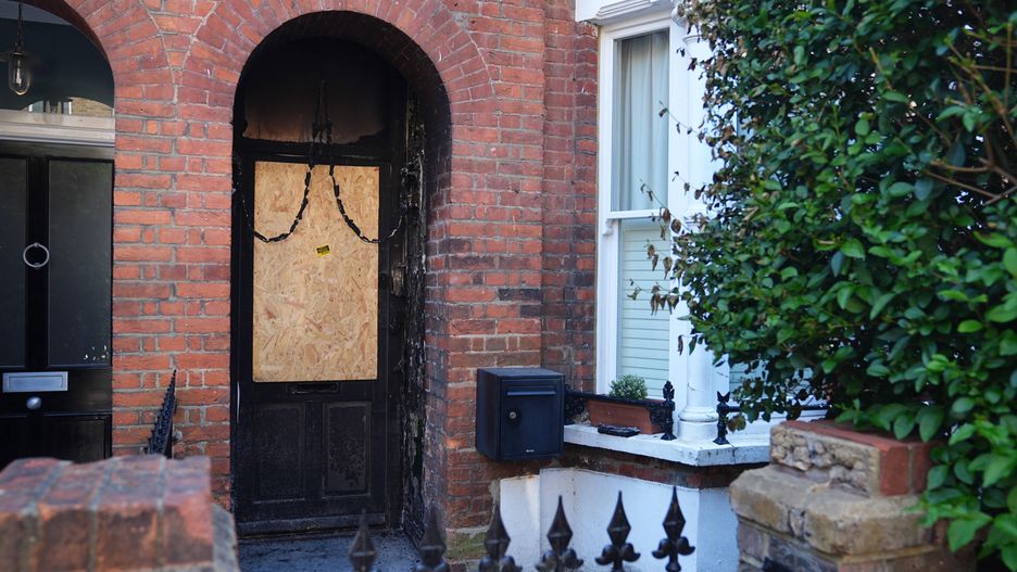 Kentish Town fire
NOTE: FOR REASONS OF SECURITY HOUSE NUMBERS HAVE BEEN BLURRED BY THE PA PICTURE DESK A view of the entrance to Sir Keir Starmer's house in Kentish Town, north London after a suspected arson attack. Emergency services were called to blazes at the doors of two homes in north London within 24 hours of each other - one just after 1.30am on Monday and the other on Sunday - and a 21-year-old man has been arrested over suspected arson attacks on the properties, which are linked to Sir Keir Starmer. Picture date: Tuesday May 13, 2025. 
Dostawca: PAP/PA
James Manning
Kentish, Town, fire##PA2025, POLICE, KentishTown