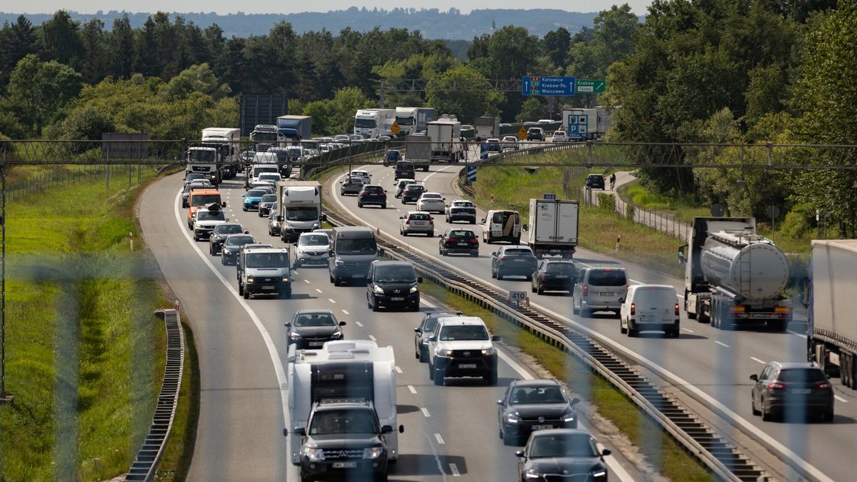 Zakorkowany Krak�w
30.06.2023 KRAKOW
OBWODNICA AUTOSTRADOWA KRAKOWA A4 AUTOSTRADA KORKI RUCH SAMOCHODOWY
 
 FOT. ANNA KACZMARZ /  POLSKA PRESS
ANNA KACZMARZ / POLSKA PRESS