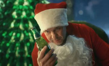 Reklama Łomży z Karolakiem zniknęła z YouTube. Telewizje pokazały ją blisko 16 tys. razy [TYLKO U NAS]