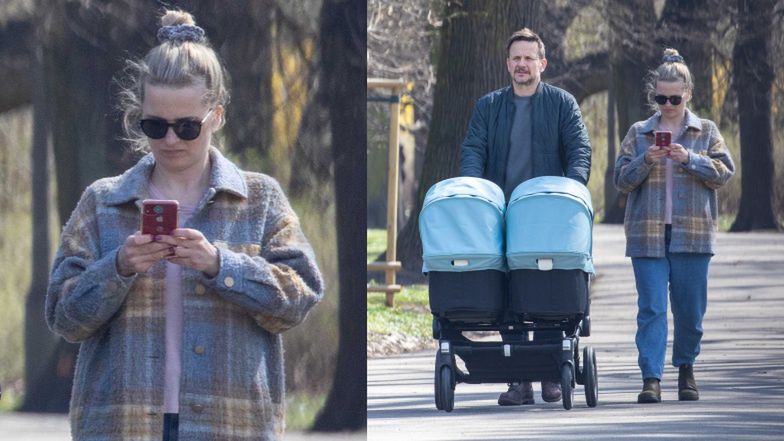 Bartłomiej Topa na spacerze z partnerką i córkami bliźniaczkami