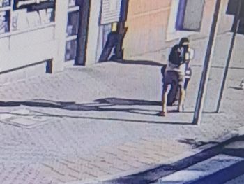 Białystok: Złodziej użył kubła na śmieci do wywiezienia łupów. Po wszystkim odstawił go na miejsce