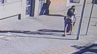 Białystok: Złodziej użył kubła na śmieci do wywiezienia łupów. Po wszystkim odstawił go na miejsce