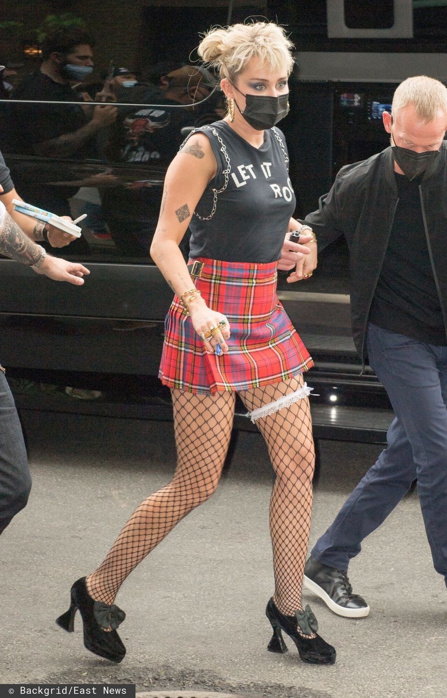 Miley Cyrus w "rockowej" stylizacji