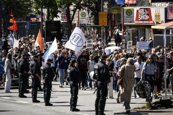 Niemcy: Skrajna prawica werbuje uczniów