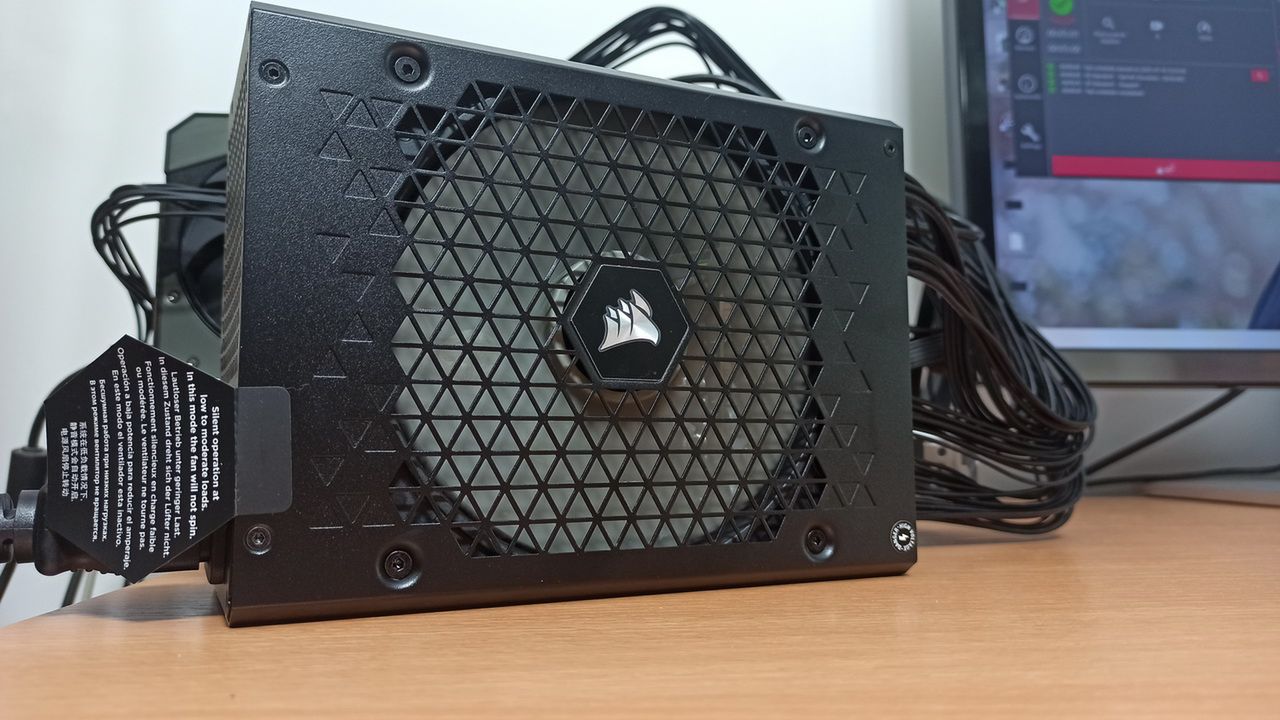 Rzut oka na zasilacz Corsair HX1500i 2025