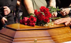 Zbrodnia w Sadach. Na pogrzebie młodej pary pojawiły się tłumy