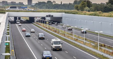 Holendrzy mają sposób na wysokie ceny paliw. Zarobią Belgowie oraz Niemcy