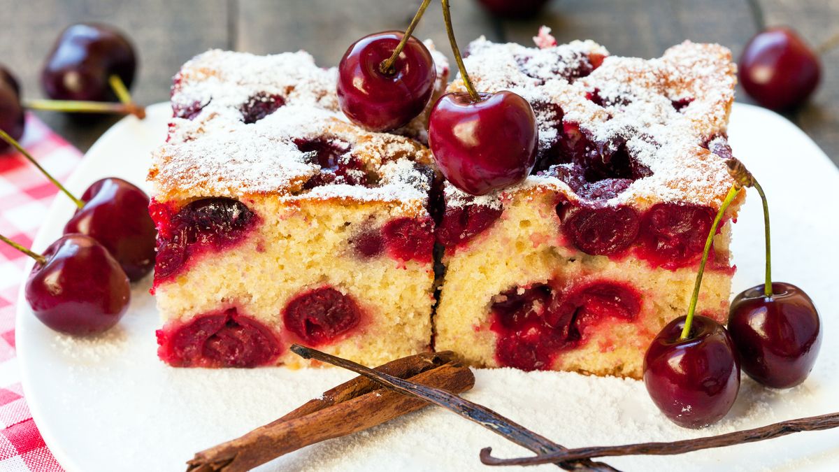 Czereśnie są świetnym dodatkiem do puszystego ciasta