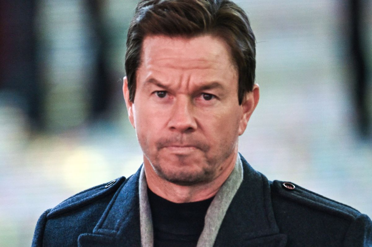 Mark Wahlberg takes flight as rogue pilot in Gibson's thriller