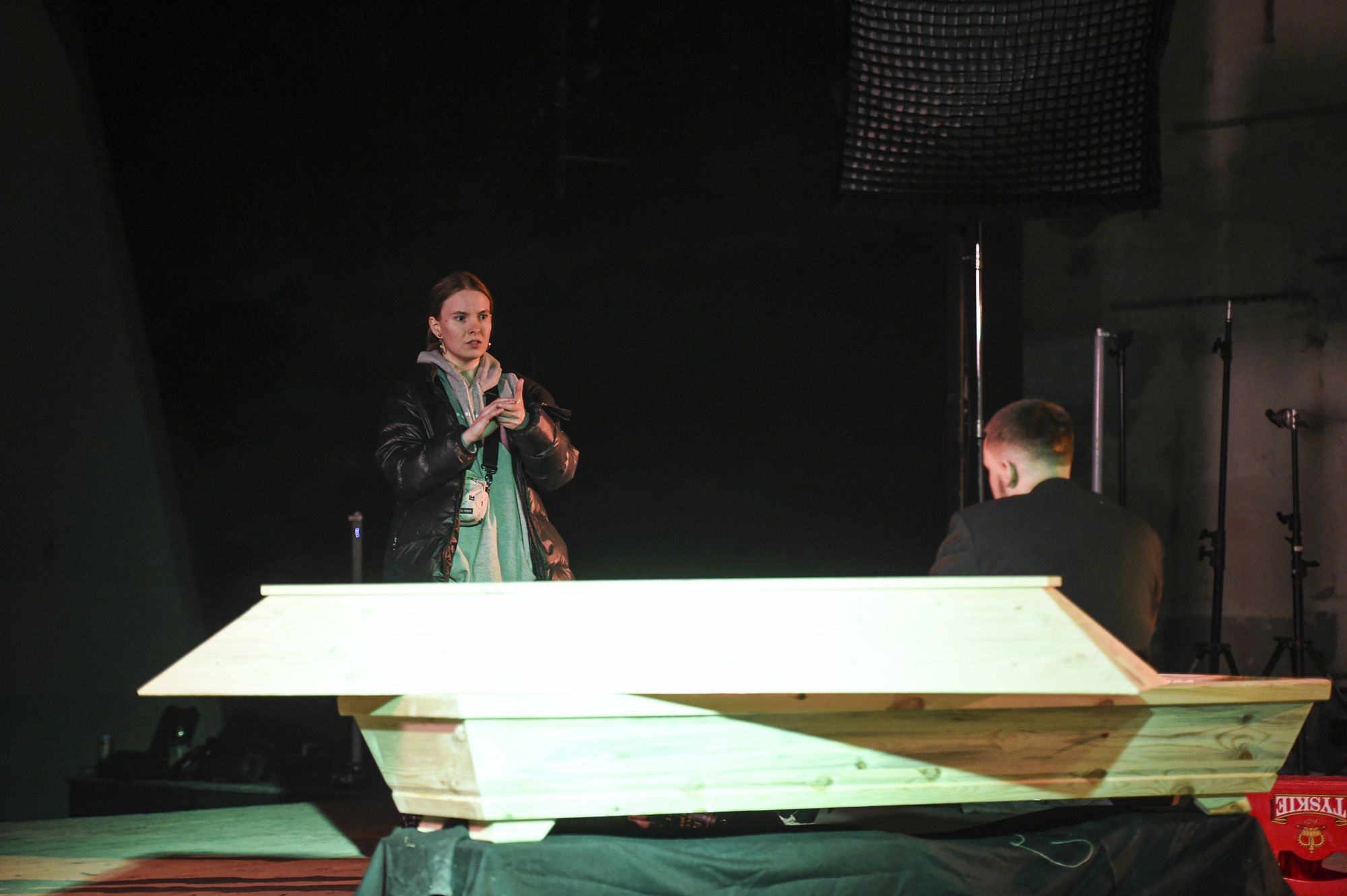 Xavier Wiśniewski kręci teledysk pod okiem Sebastiana Fabijańskiego