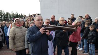 W Wielki Piątek tłumy wiernych uczestniczyły w Drodze Krzyżowej w parafii błogosławionego Jerzego Matulewicza w Kielcach