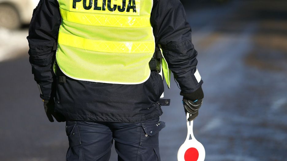 Stock Damian Klamka
Fot. Damian Klamka/East News. n/z policjant drogowki tylem
Damian Klamka