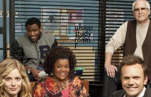 Paget Brewster i Keith David w szóstym sezonie serialu "Community"