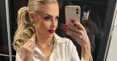 Żona Mroczka kusi na potęgę. Pozowała podczas kąpieli