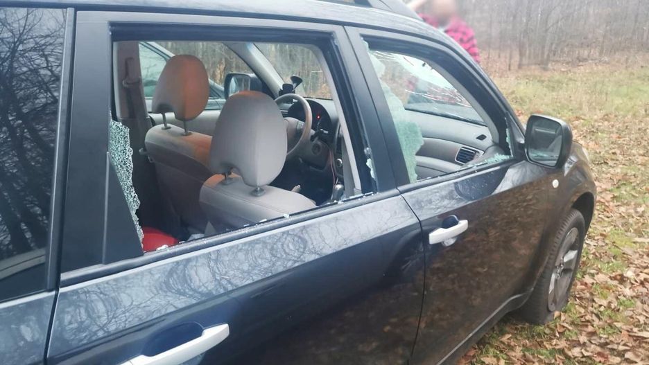 Zdewastowane samochody Medyków na granicy. Są zatrzymaniFot.  Medycy na granicy
