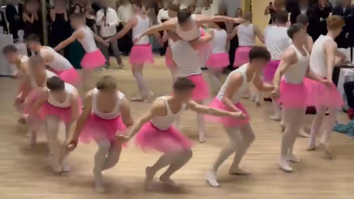 Zatańczyli Jezioro Łabędzie na studniówce.