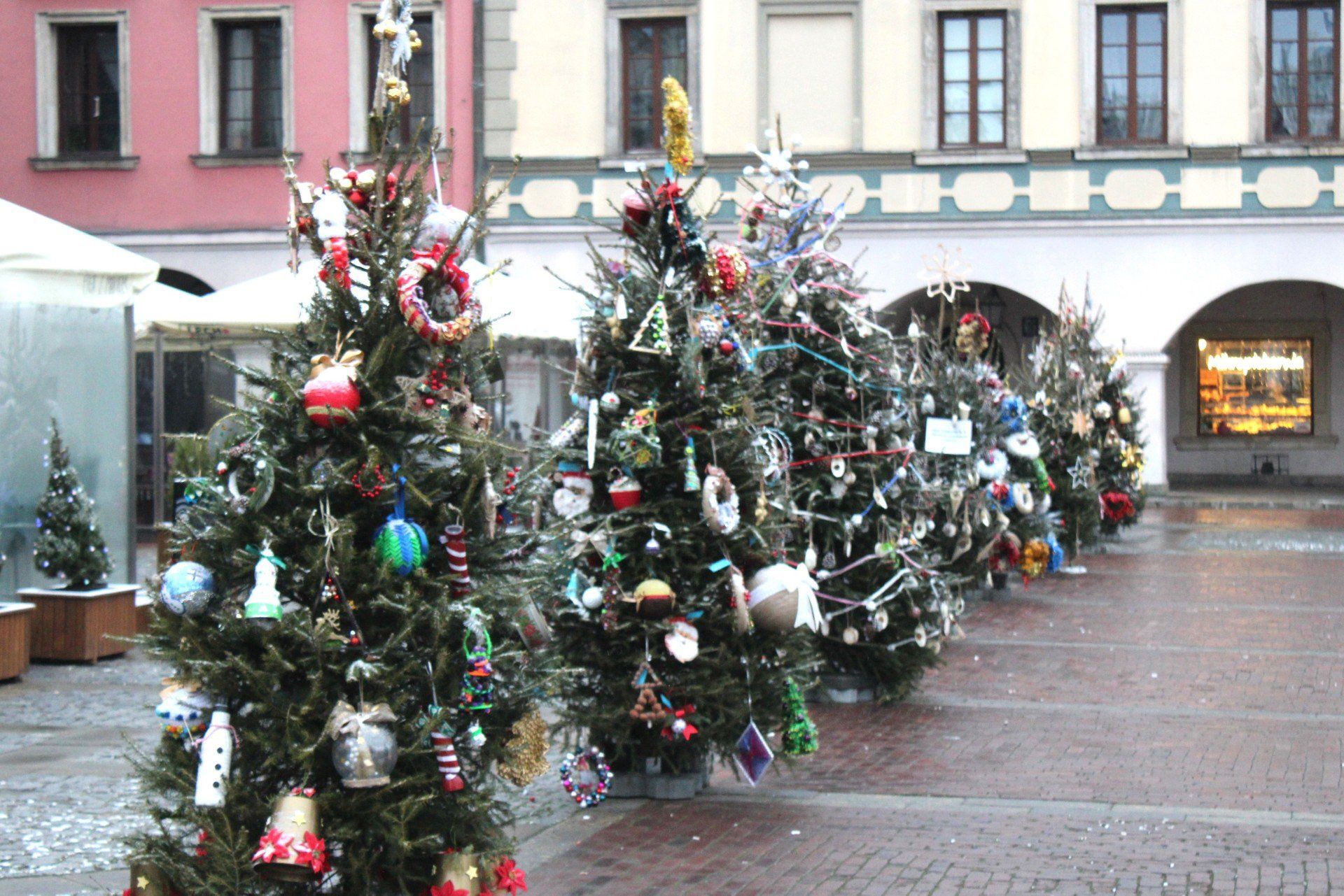 Tak wyglądały świąteczne dekoracje na Rynku Wielkim w Zamościu: w ubiegłym roku