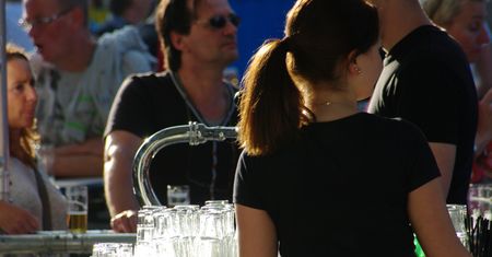 Najgorszy napój w upały. Może doprowadzić do udaru