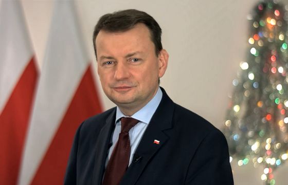 Bezpieczeństwo dzięki służbom mundurowym i życzenia od Mariusza Błaszczaka w bożonarodzeniowym spocie MSWiA (wideo)