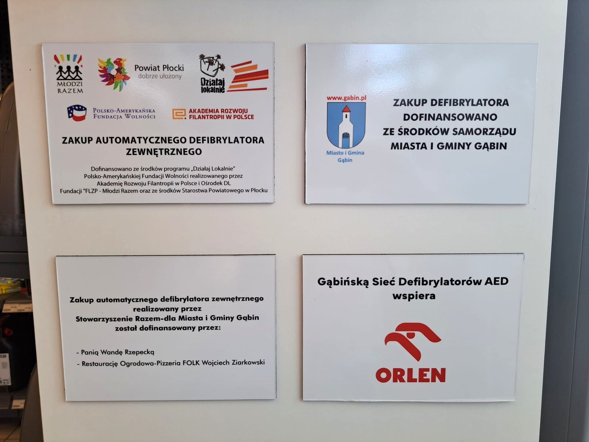 Rozrasta się sieć defibrylatorów w Gąbinie